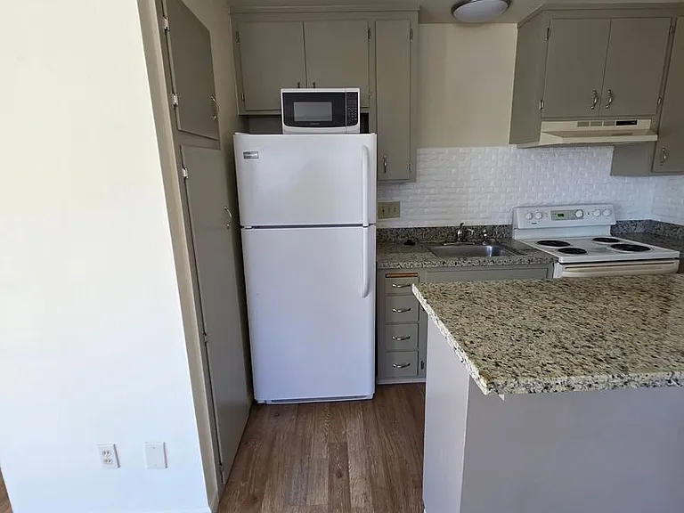 4047 Hamilton Ave #F7 — Photo 3