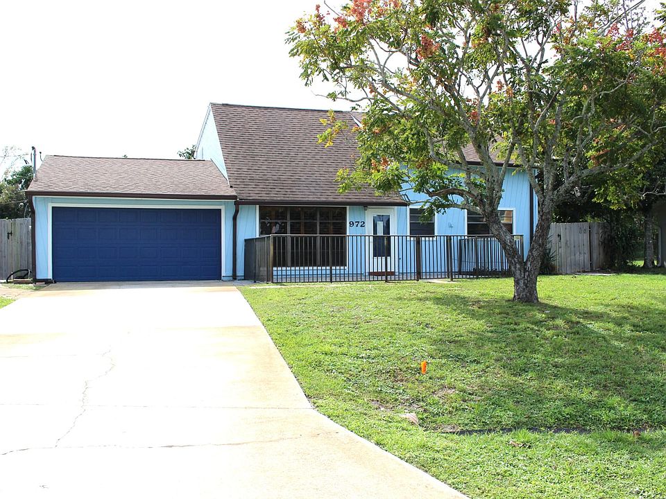 1st image of 972 SE Damask Avenue