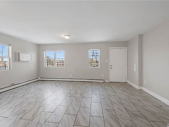 4th image of 553 Beach 43rd St