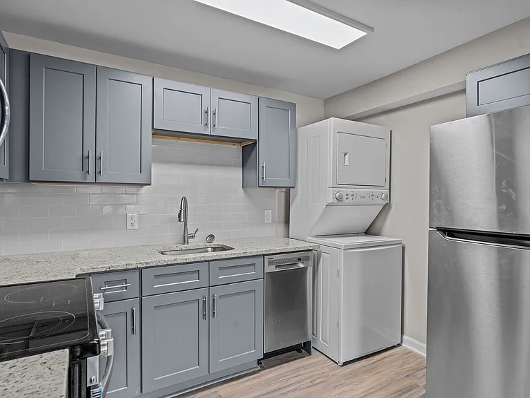 Liberty Point Apartments — Photo 41