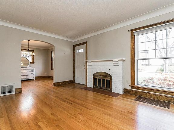 5th image of 1627 Wildwood Dr NE