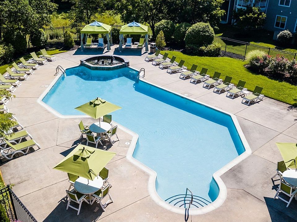 outdoor swimming pool