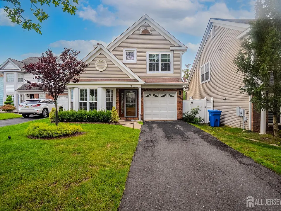 63 Carlisle Ct