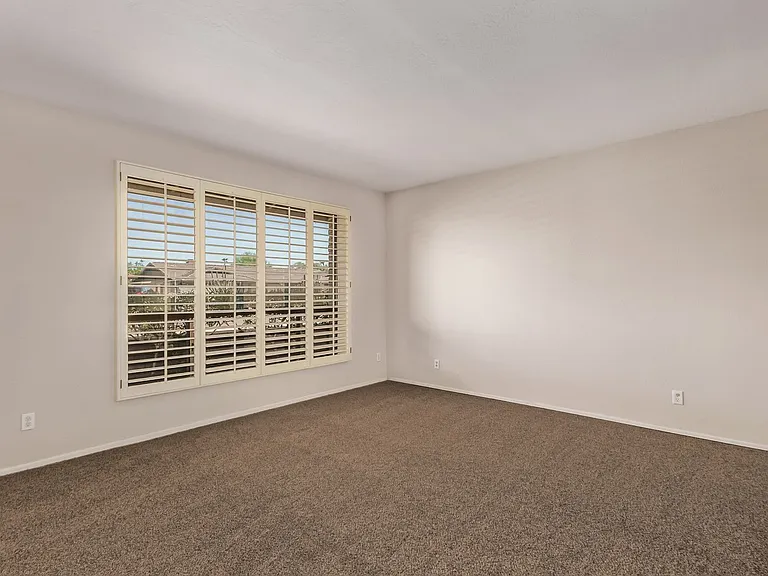 2637 E Sierra St — Photo 6