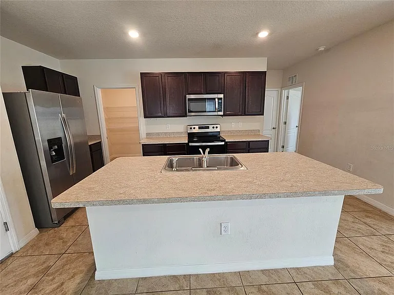 1387 Berry Ln — Photo 8
