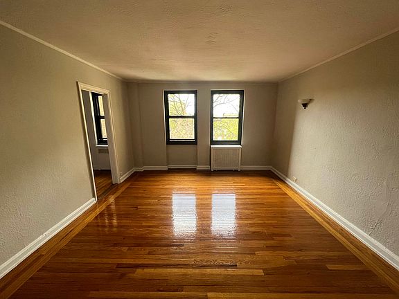 3rd image of 3103 Fairfield Ave #B42
