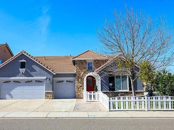 Nice curl appeal front of the house with 3 car garages. Wood plastic fence around the corner of the house