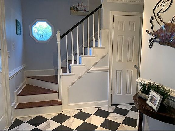 2nd image of 709 Pinecliffe Dr