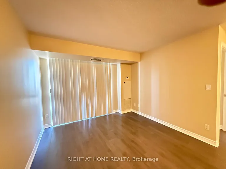 310 Burnhamthorpe Rd W #2101 — Photo 21