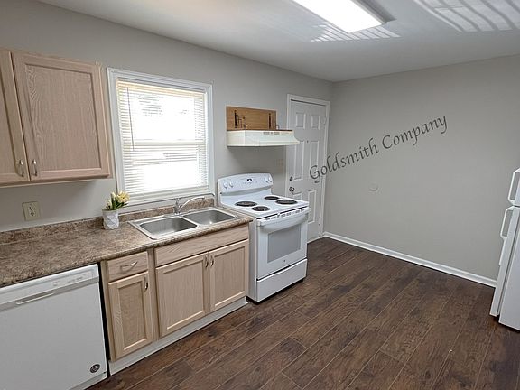 3rd image of 10 D Averill St