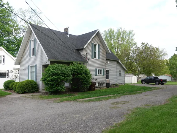 1036 Jordan Lake St, Lake Odessa, MI 48849