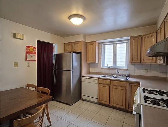 4th image of 8782 21st Ave
