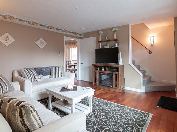 5th image of 16 Carll Ave APT 2
