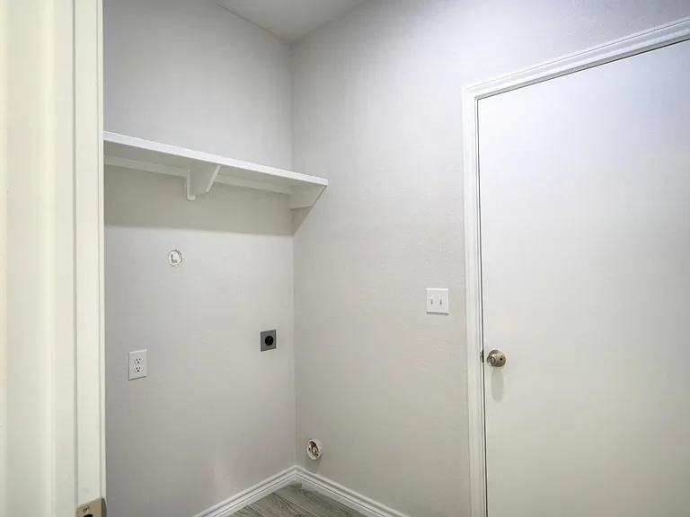 10085 Calendar St — Photo 16
