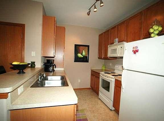 5th image of 3053 W Drexel Ave Unit 111