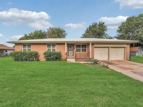 1905 N Oregon Ave, Mangum, OK 73554