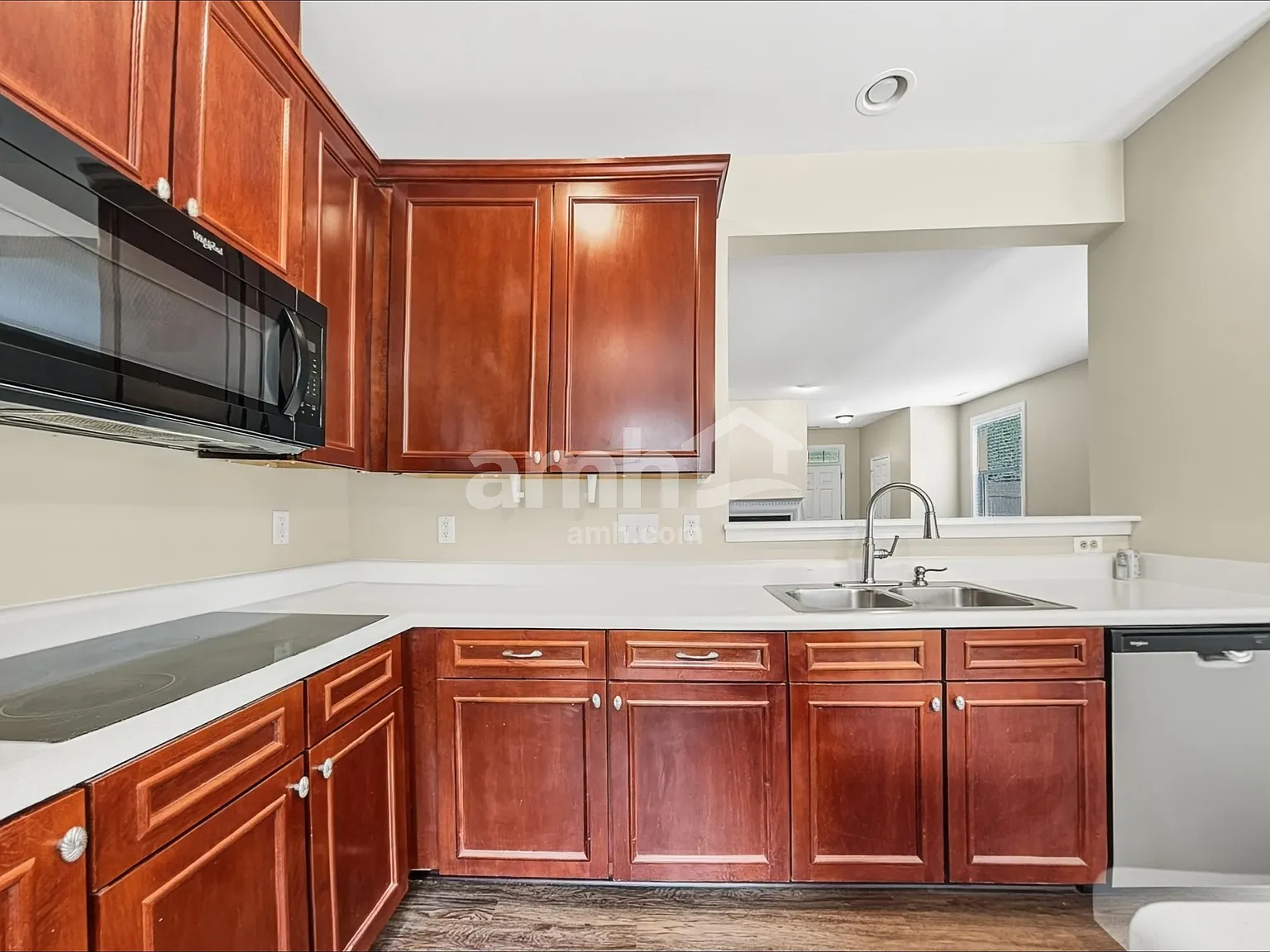 3 bed, 2.0 bath, 1724 sqft, $2,045 — Photo 3
