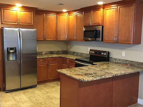 3rd image of 140 Christine Dr