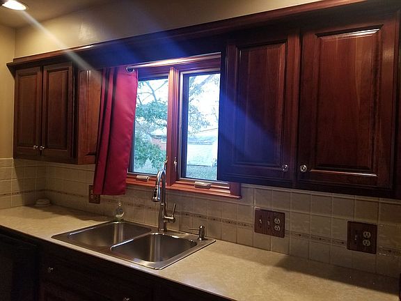 4th image of 1527 Greenfield Dr