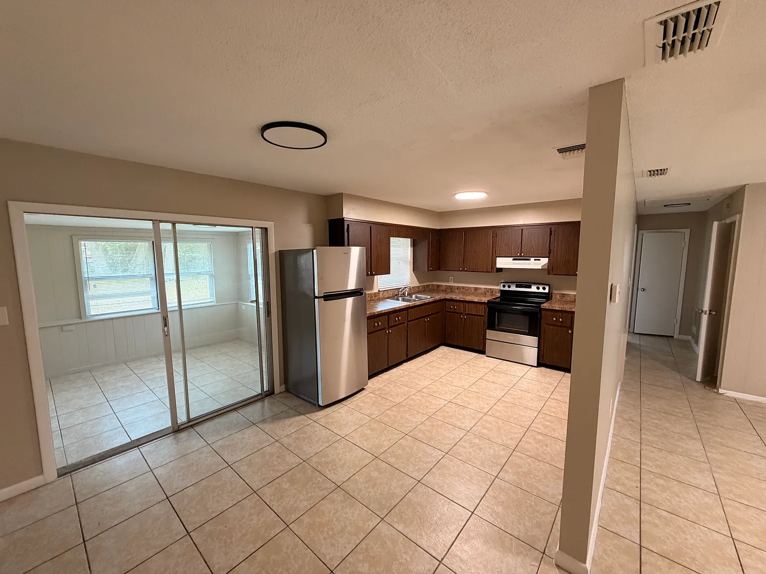 2 bed, 1203 sqft, $1,395 — Photo 2