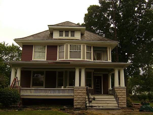 1st image of 404 E Lincoln Ave