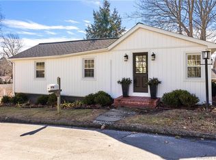 30 Grandview Ter, Essex, CT 06426