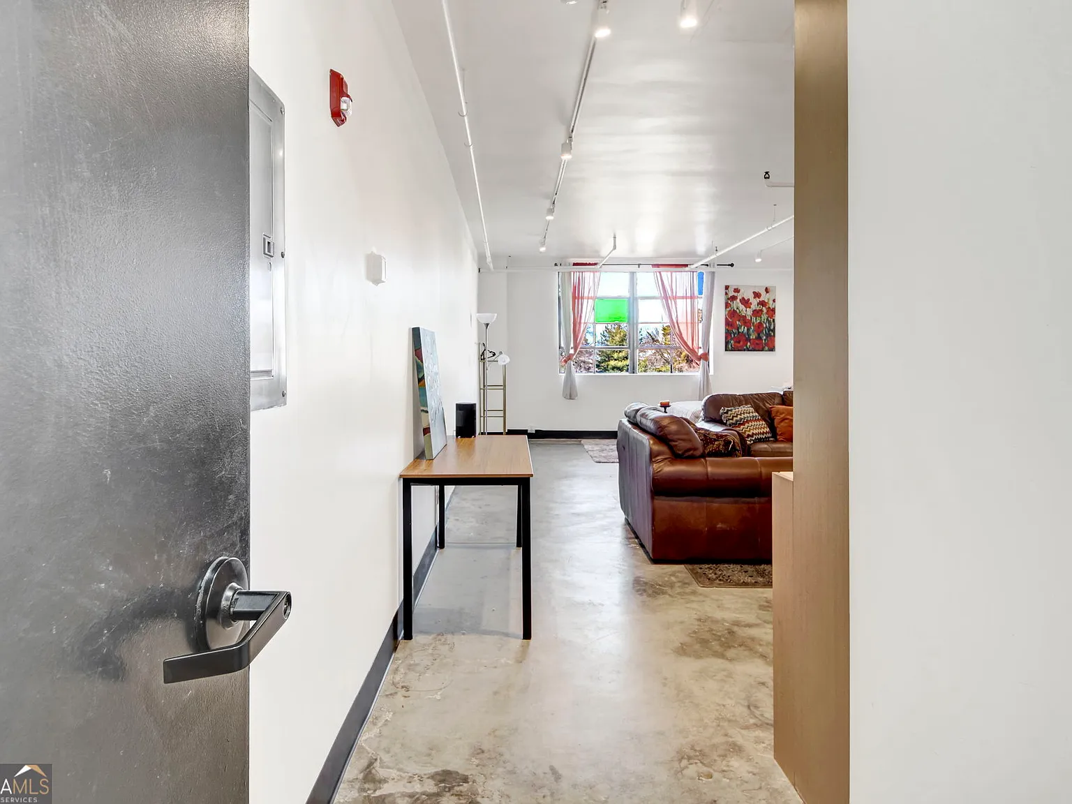 1 bed, 587 sqft, $1,850 — Photo 3