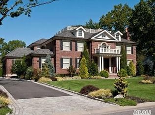 65 Walnut Ln, Manhasset, NY 11030