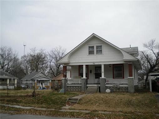 1st image of 828 S Ash Ave