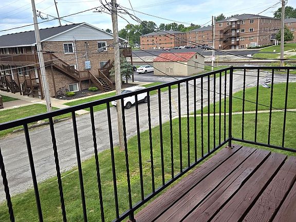 5th image of 521 E Merry Ave #355