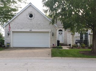 27 Hillcrest Dr, Sugar Grove, IL 60554