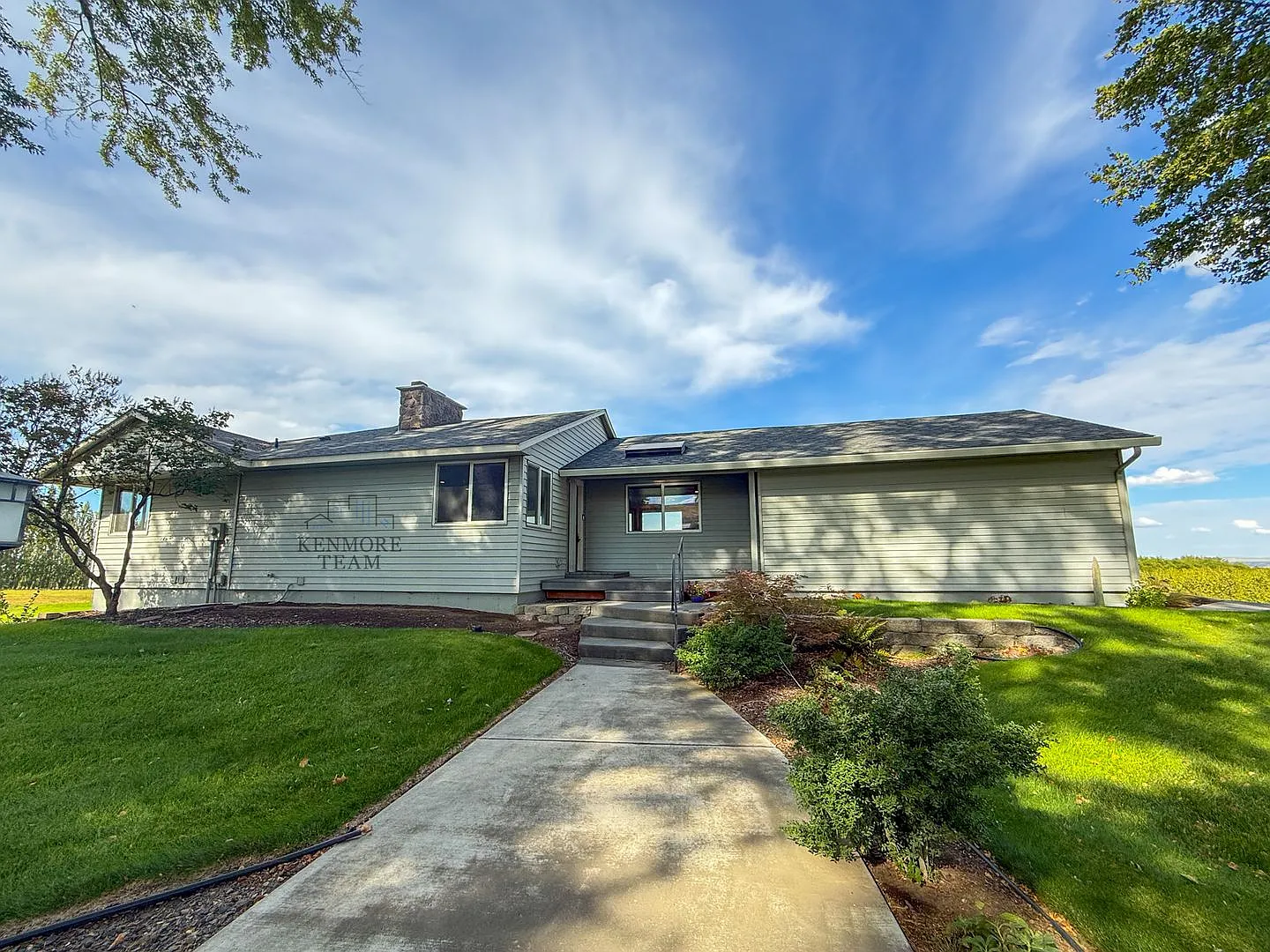 4 Bedroom, 3 Bath Home in Finley (Kennewick) — Photo 2