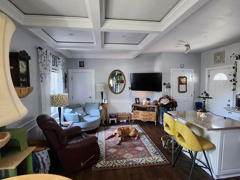 109 Euclid St — Photo 2