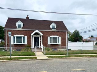 122 Frame St, Franklin Square, NY 11010