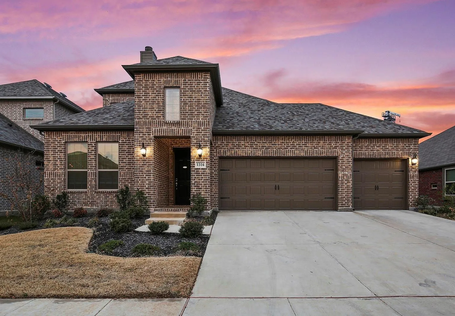 4 bed, 2582 sqft, $3,575 — Photo 2