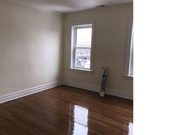 5th image of 7520 S Yates Blvd #3B