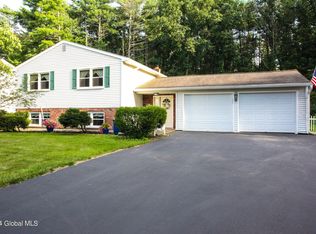 3 Dutchess Ct, Saratoga Springs, NY 12866