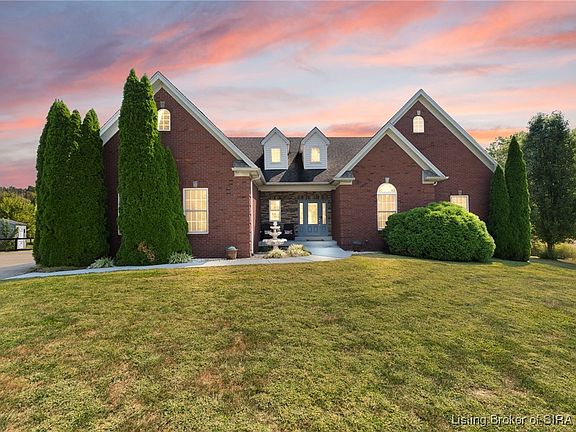 2nd image of 1100 Woodland Trace