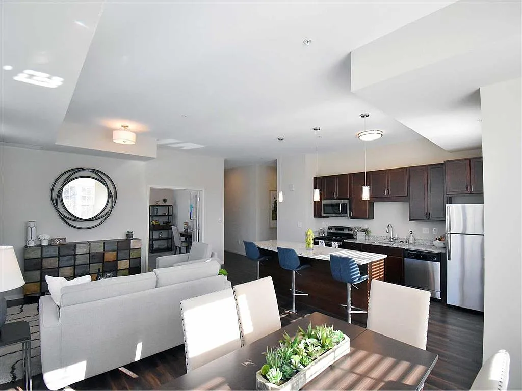 Oaks of Shorewood Apartments — Photo 4