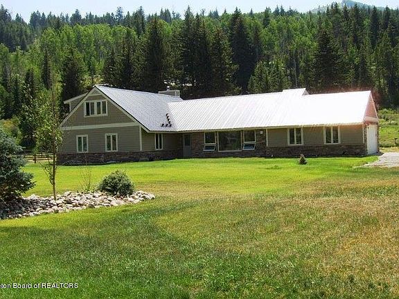 2nd image of 4445 Mule Deer Ln