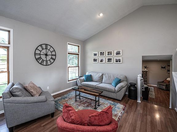 5th image of 13439 Essex Ct