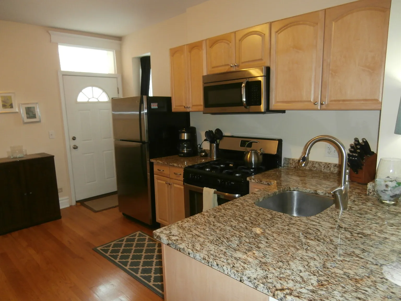 4955 N Damen Ave — Photo 1