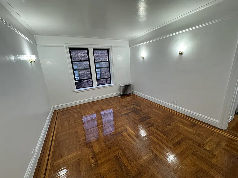 Perry Ave — Photo 2