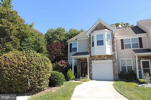 121 Chancellor Dr Photo 1