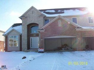 50598 Torrey Pines Dr, Macomb, MI