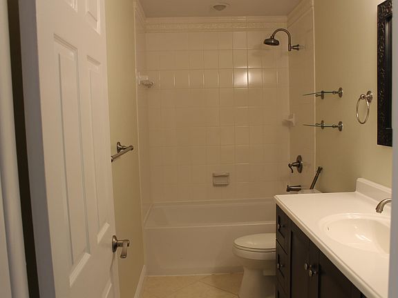 5th image of 601 Desoto Ln