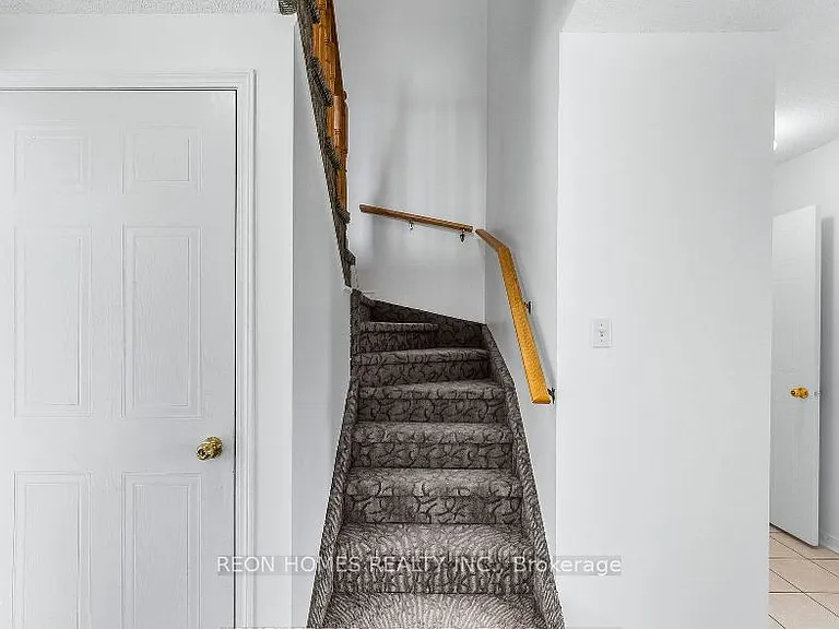 1885 Dalhousie Cres — Photo 14