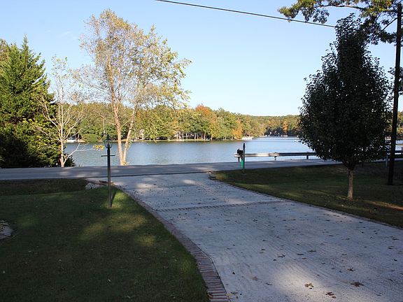 2nd image of 130 Lakeview Dr