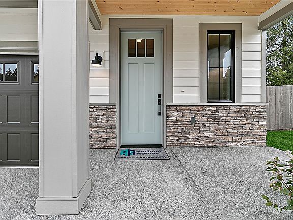 Photos are of another 2200 Plan built at a different Harbour Homes community.  Colors & details will vary. Ask for details>