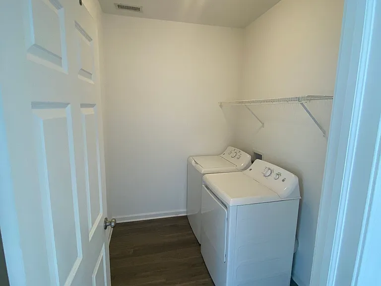 326 Warman Ave — Photo 20